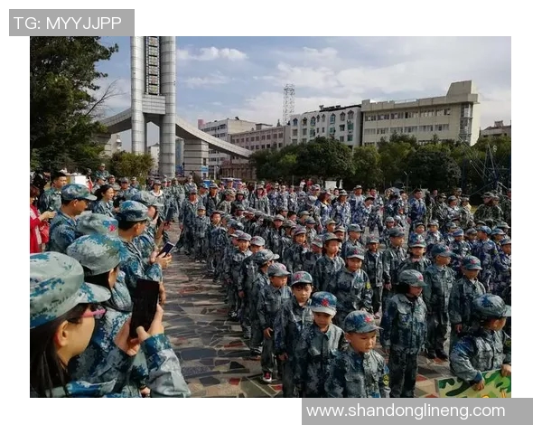 小宝贝化身足球巨星梦幻造型引领潮流时尚风尚