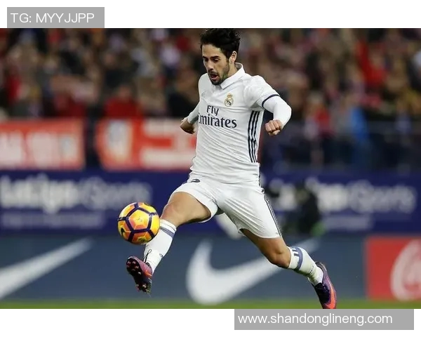 足球明星花式技巧展示精美图片合集尽显球场魅力与风采